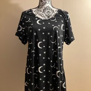 LuLaRoe Black and White Celestial Short Sleeve Tee